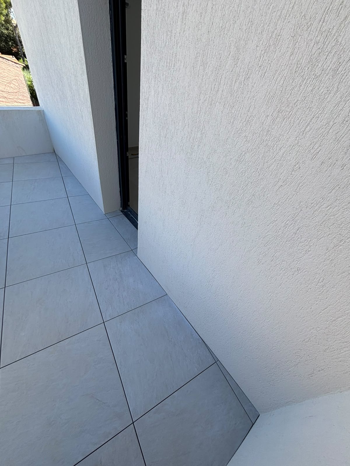 Balcon-terrasse carrelé après travaux d'étanchéité