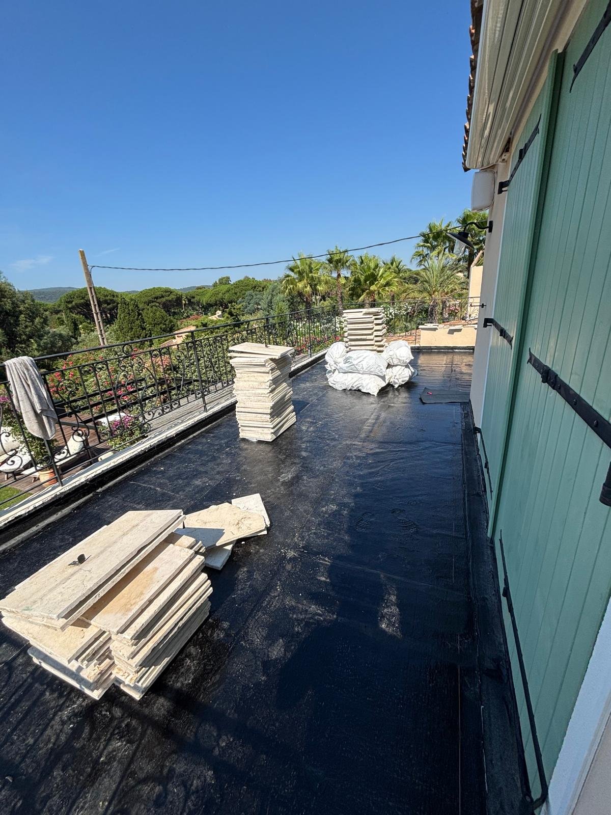Membrane bitumineuse pour étanchéité de toit-terrasse dans le Var
