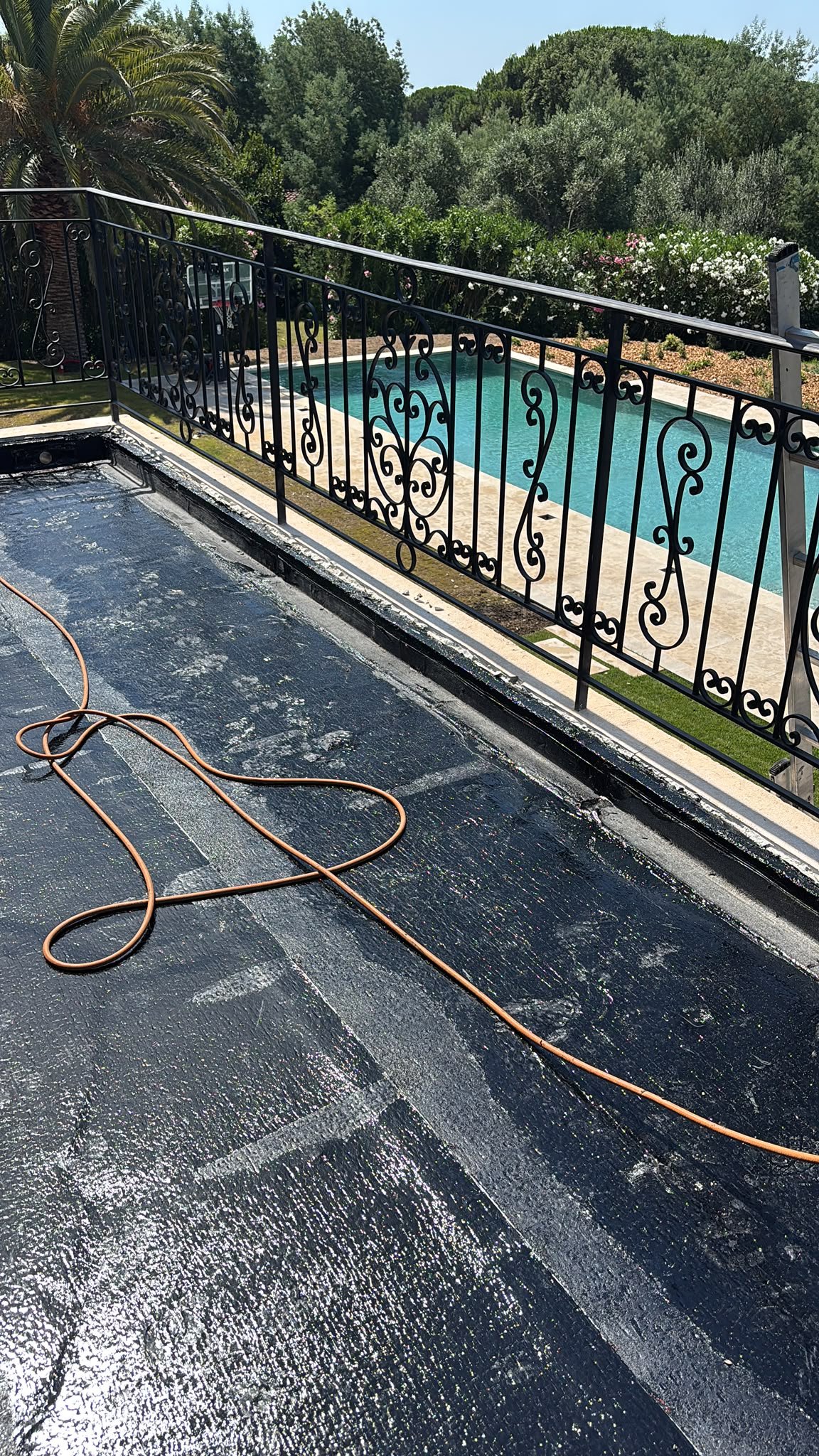 Pose de membrane d'étanchéité sur balcon dans le Var